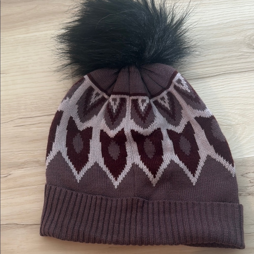 Obermeyer Women‘s Purple and Black Pom-Pom Beanie - Picture 4 of 4